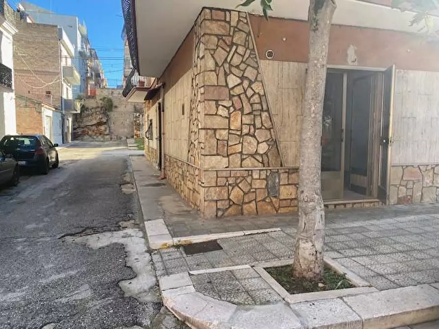 Immagine 2 di Locale commerciale in affitto  in Viale Vittorio Veneto a Sannicandro Garganico