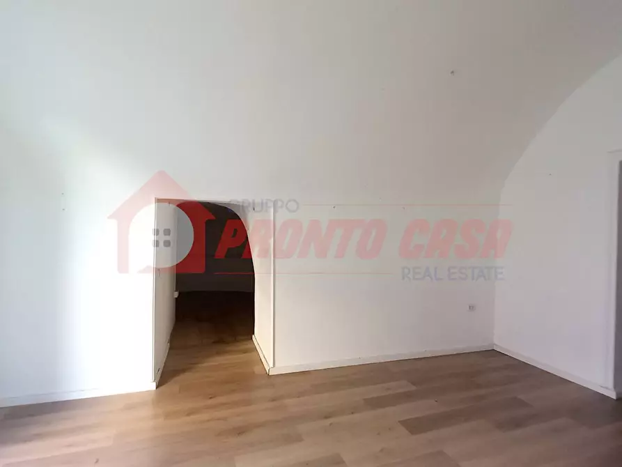 Immagine 8 di Locale commerciale in affitto  in Via Giuseppe Di Vagno a Vico Del Gargano