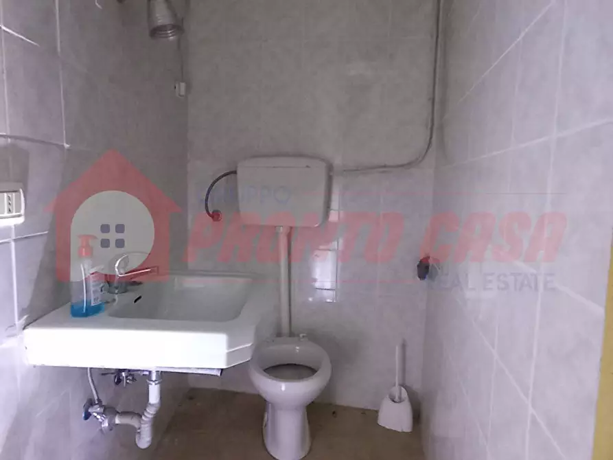 Immagine 17 di Locale commerciale in affitto  in Via Giuseppe Di Vagno a Vico Del Gargano