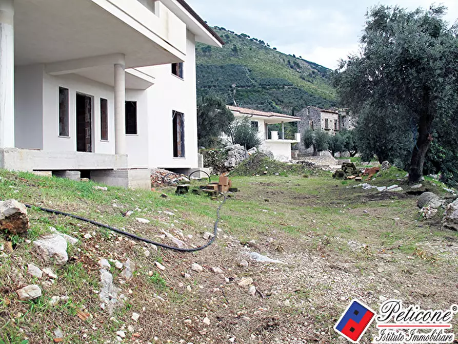 Immagine 5 di Villa in vendita  in Via Ripa a Fondi