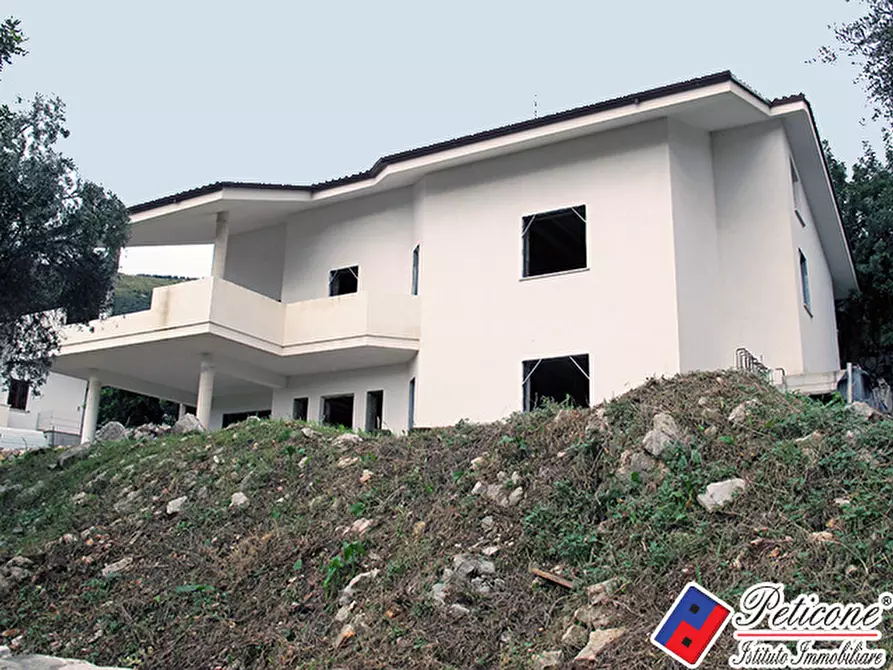 Immagine 2 di Villa in vendita  in Via Ripa a Fondi