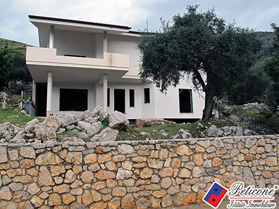 Immagine 6 di Villa in vendita  in Via Ripa a Fondi