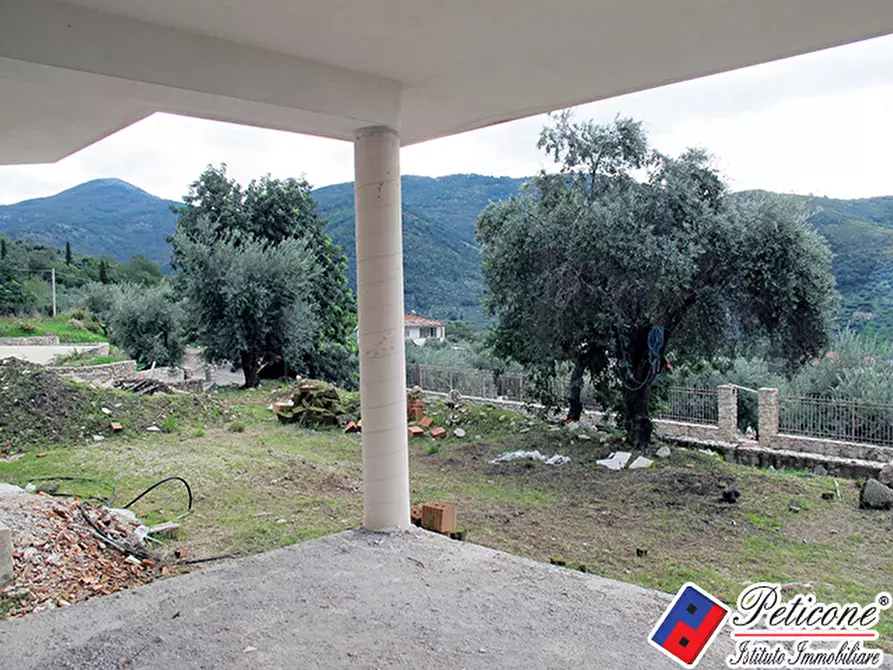 Immagine 8 di Villa in vendita  in Via Ripa a Fondi