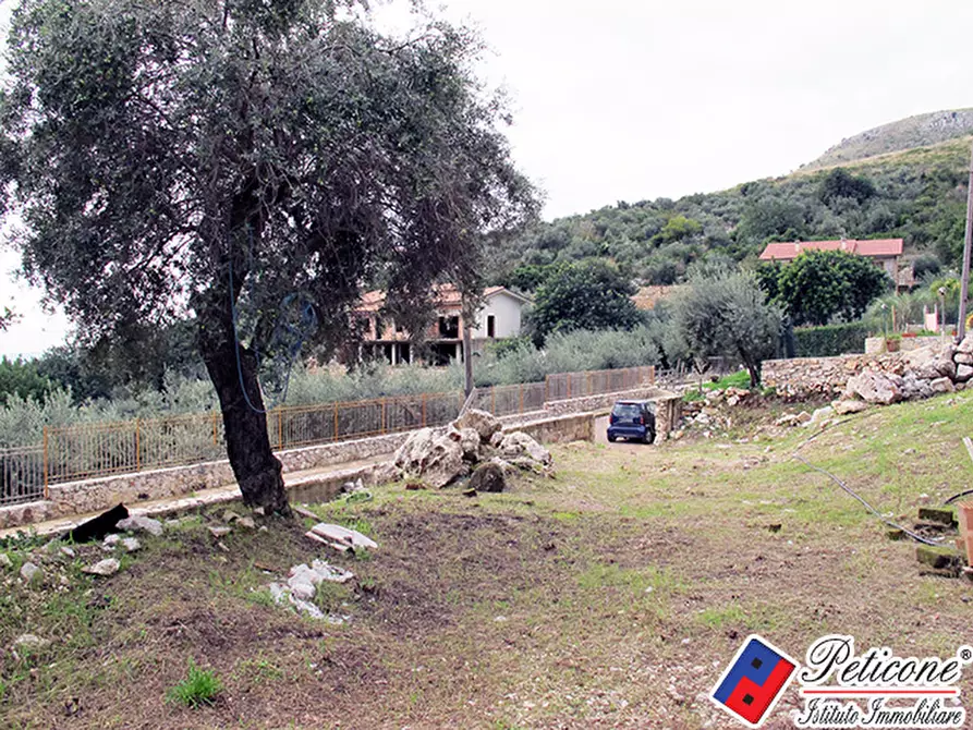 Immagine 9 di Villa in vendita  in Via Ripa a Fondi