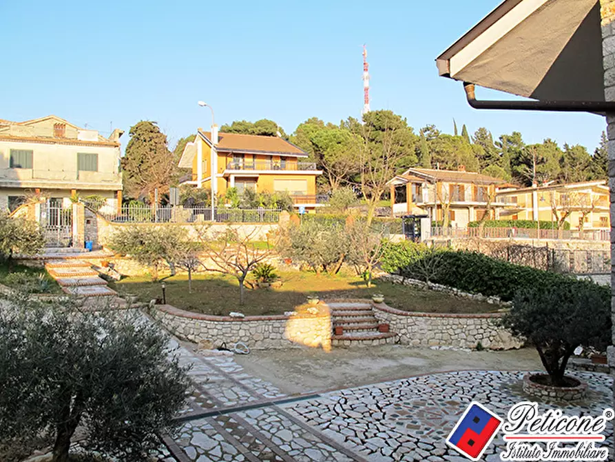 Immagine 3 di Villa in vendita  in Via XXIV Maggio a Lenola