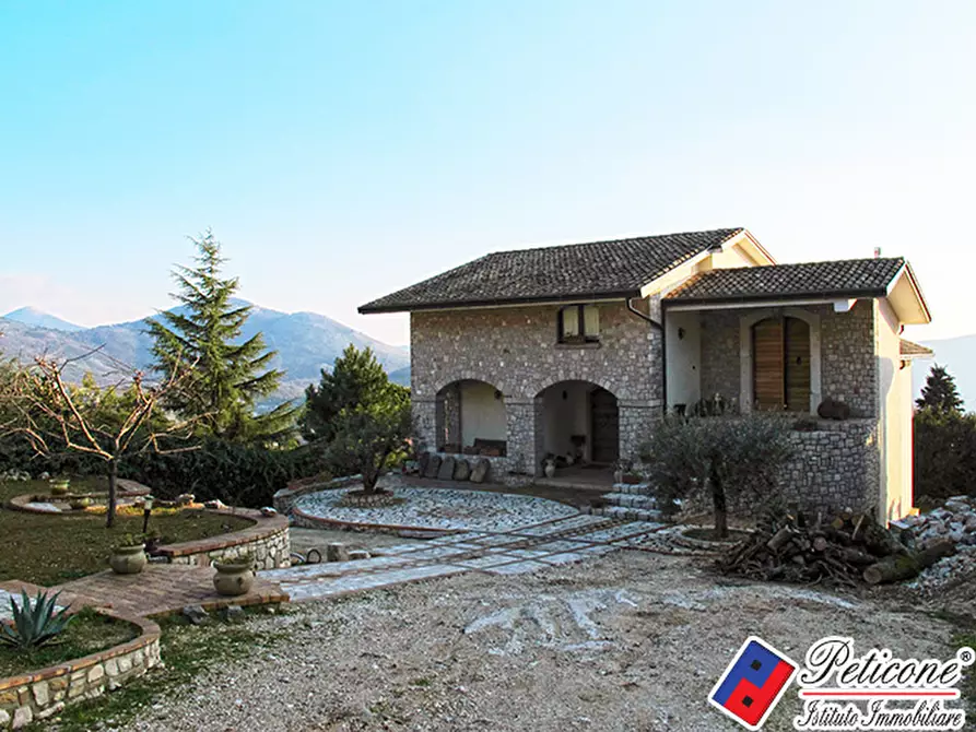 Immagine 10 di Villa in vendita  in Via XXIV Maggio a Lenola