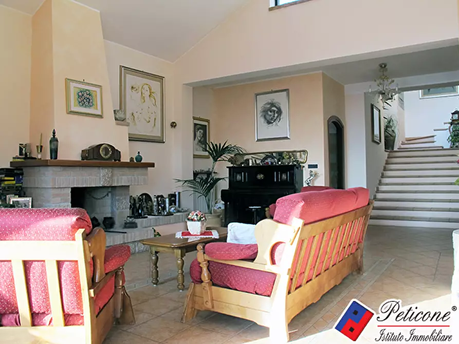 Immagine 5 di Villa in vendita  in Via XXIV Maggio a Lenola