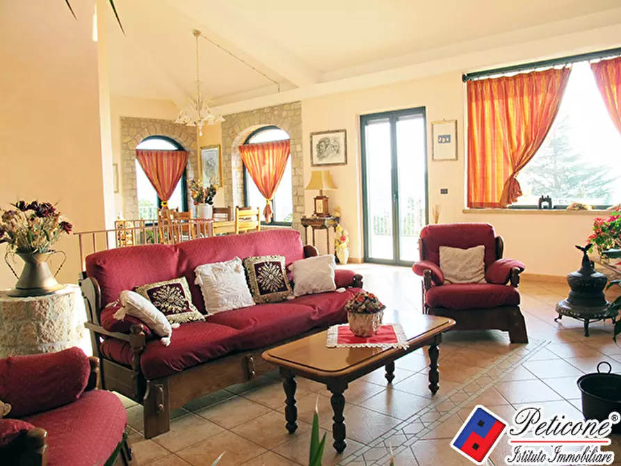 Immagine 4 di Villa in vendita  in Via XXIV Maggio a Lenola