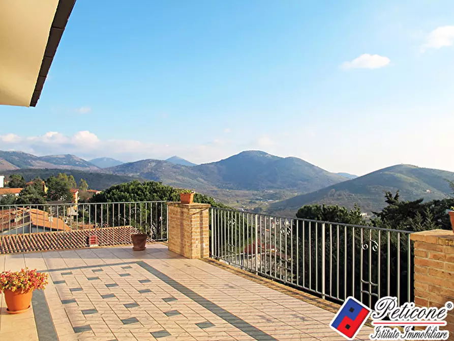 Immagine 2 di Villa in vendita  in Via XXIV Maggio a Lenola