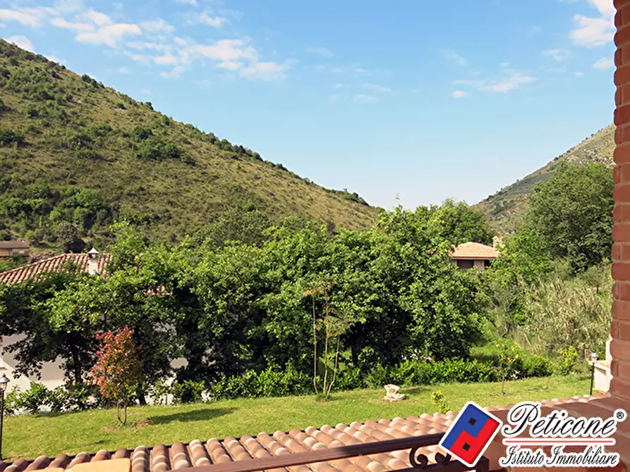 Immagine 26 di Villa in vendita  in SS637 a Fondi