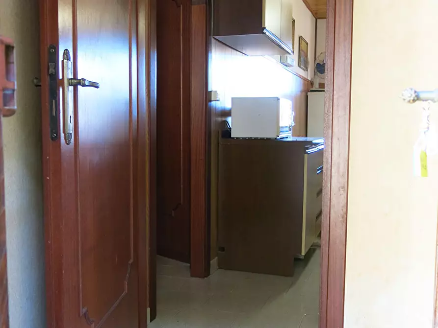 Immagine 12 di Appartamento in vendita  in Via Impero Romano a Lenola