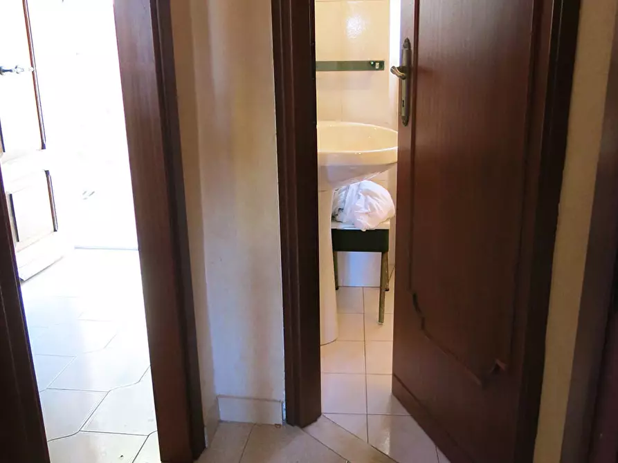 Immagine 13 di Appartamento in vendita  in Via Impero Romano a Lenola