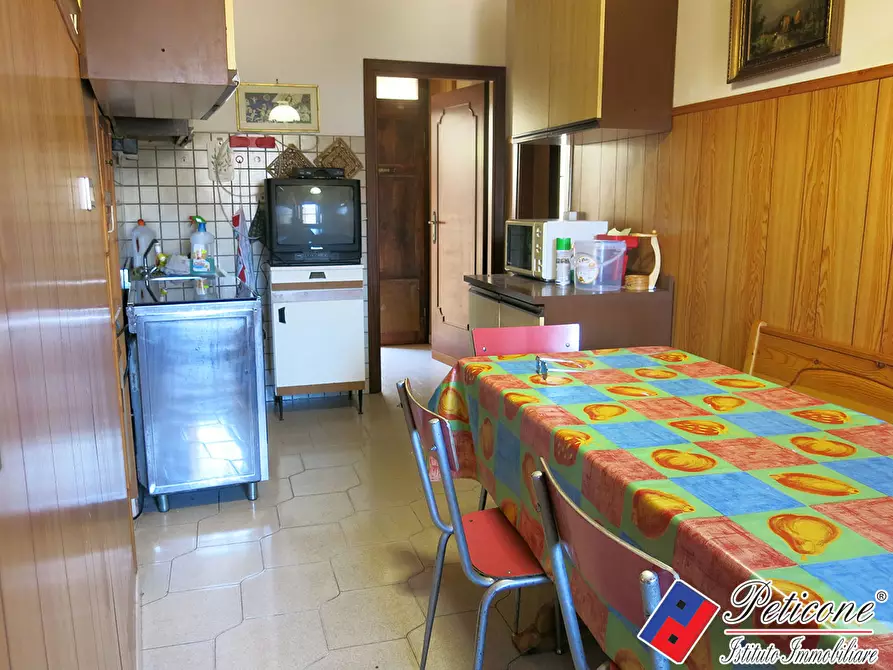 Immagine 3 di Appartamento in vendita  in Via Impero Romano a Lenola