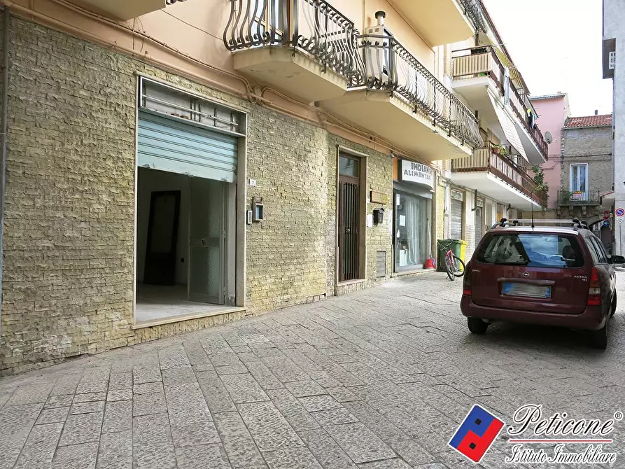 Immagine 1 di Locale commerciale in affitto  in Via Antoniazzo Romano a Fondi