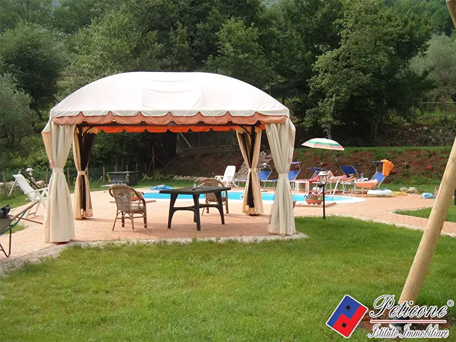 Immagine 29 di Villa in vendita  in SS637 a Fondi