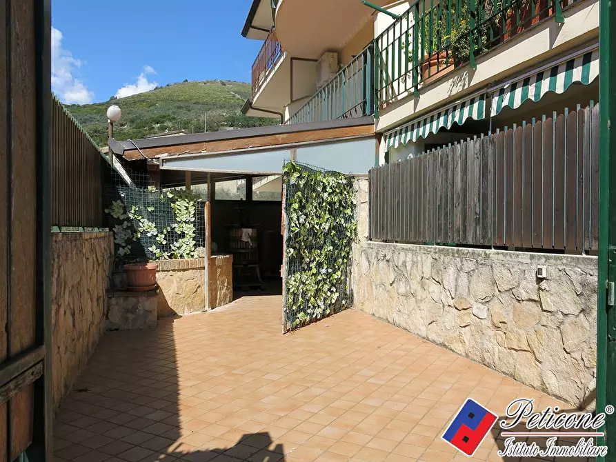 Immagine 19 di Villa in vendita  in Via ripa a Fondi