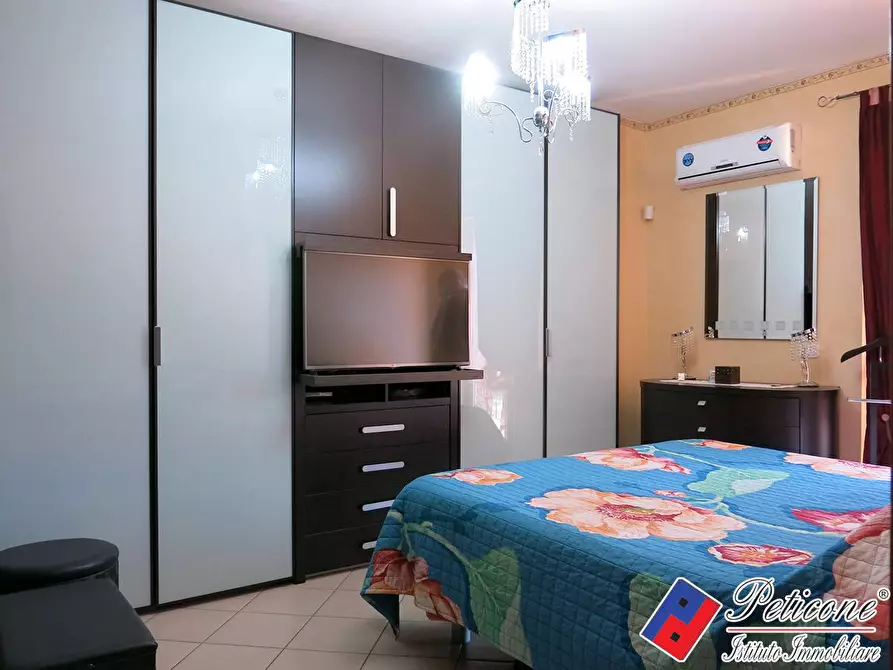 Immagine 12 di Villa in vendita  in Via ripa a Fondi