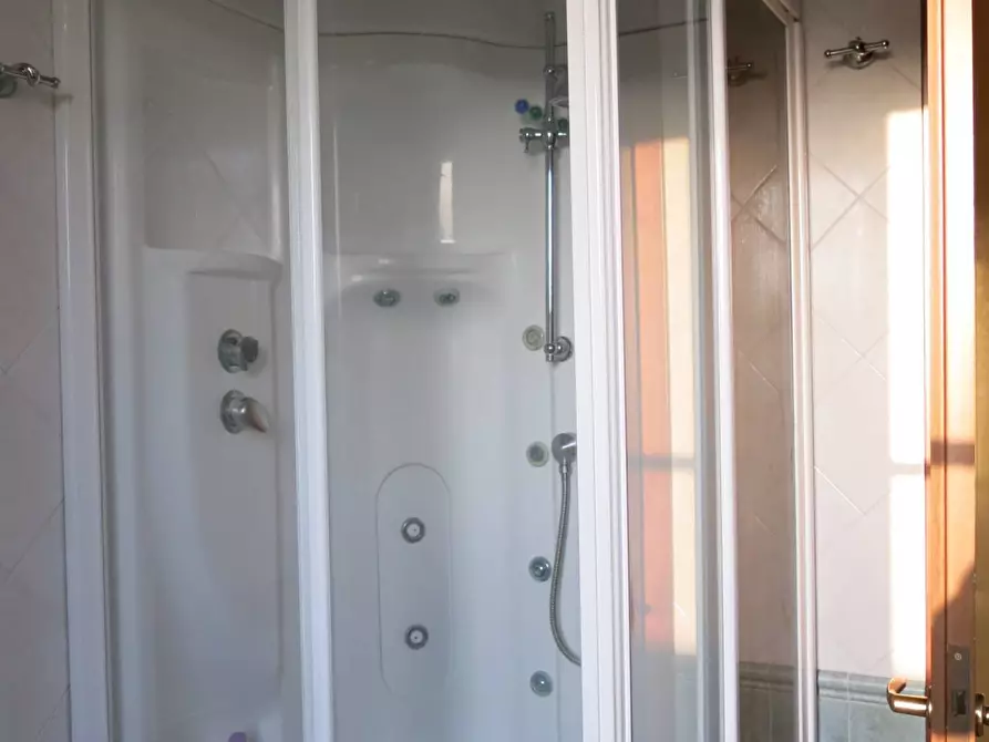 Immagine 23 di Villa in vendita  in Via Portaturo a Fondi