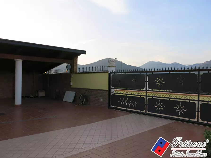 Immagine 29 di Villa in vendita  in Via Portaturo a Fondi