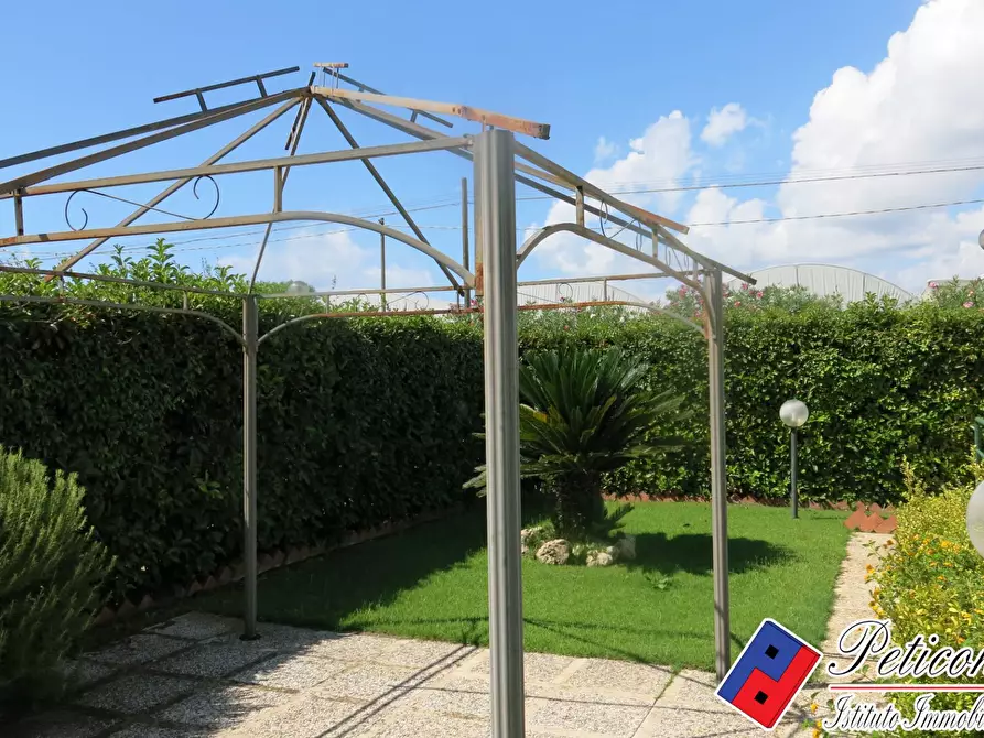 Immagine 7 di Villa in vendita  in Via Flacca a Fondi