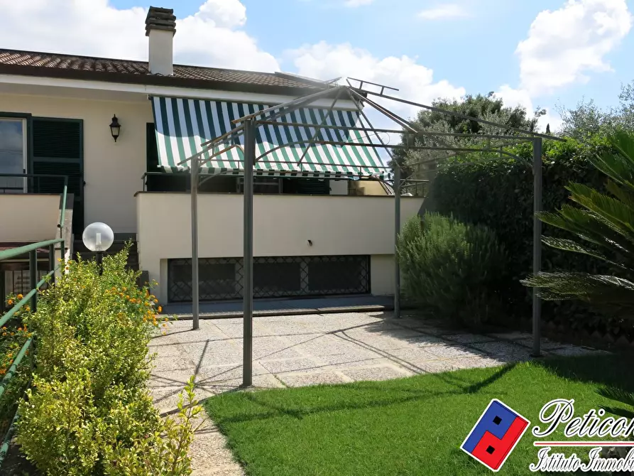 Immagine 17 di Villa in vendita  in Via Flacca a Fondi