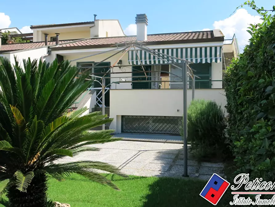 Immagine 26 di Villa in vendita  in Via Flacca a Fondi