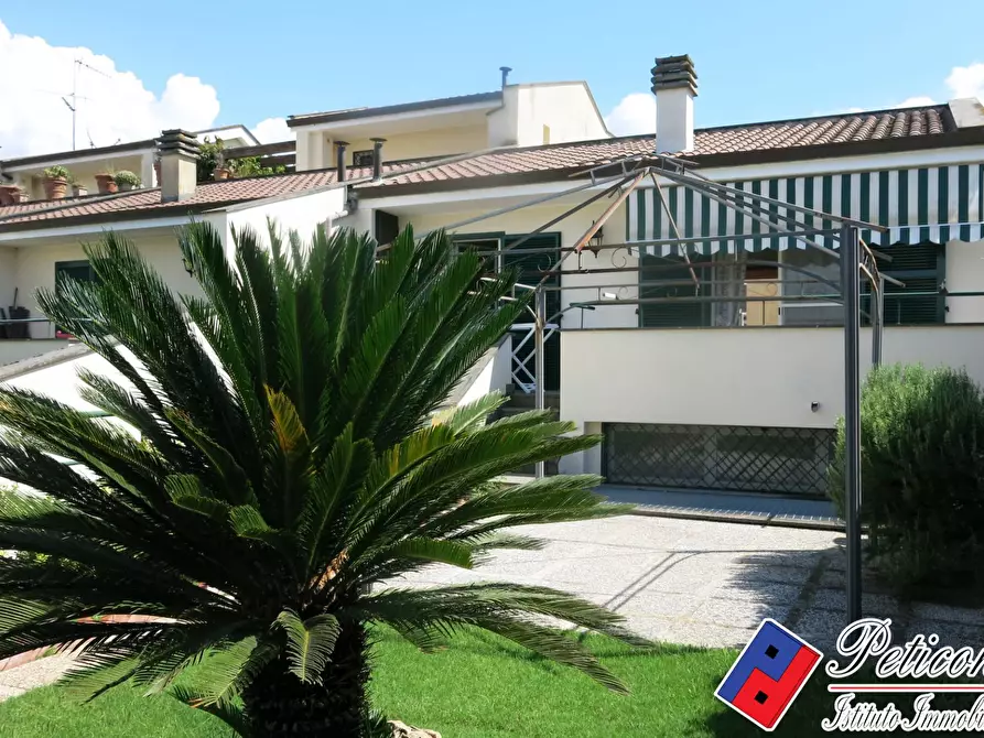 Immagine 19 di Villa in vendita  in Via Flacca a Fondi