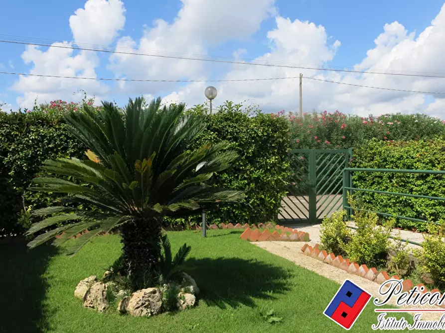 Immagine 3 di Villa in vendita  in Via Flacca a Fondi