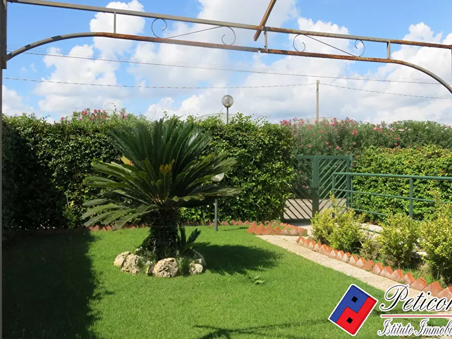 Immagine 27 di Villa in vendita  in Via Flacca a Fondi