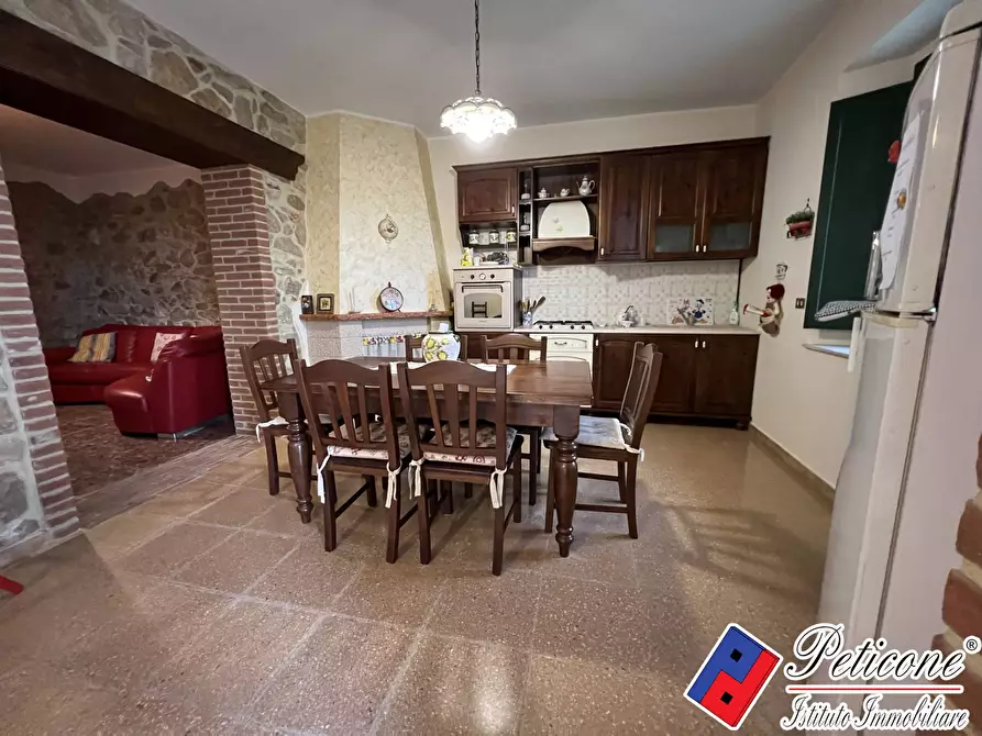 Immagine 3 di Casa indipendente in vendita  in VIA VALLE VIGNA a Fondi