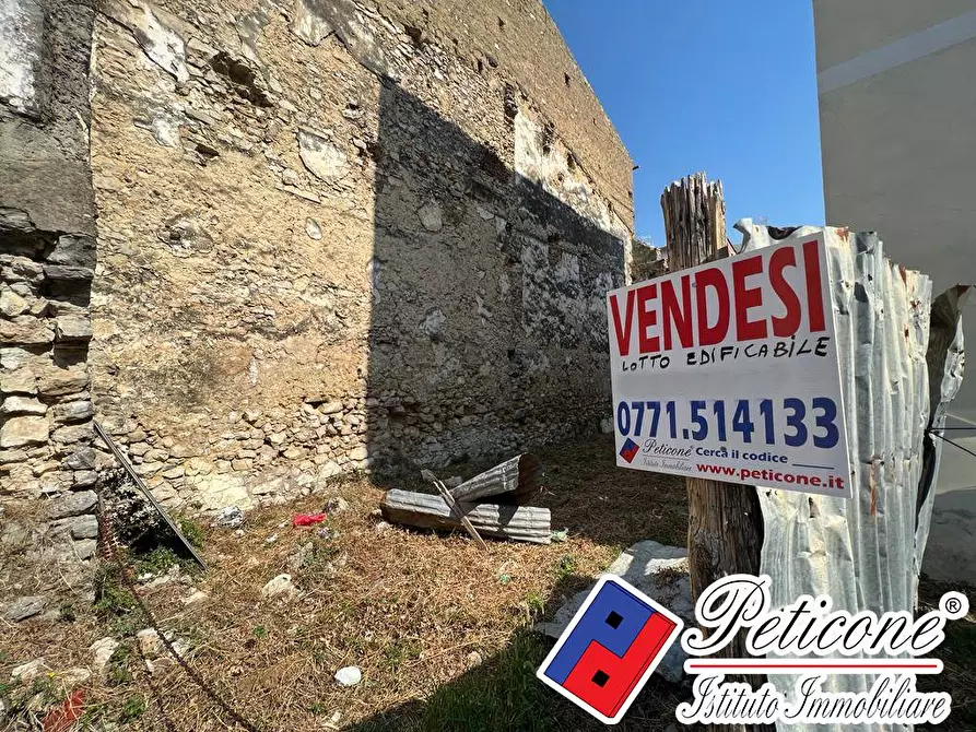 Immagine 4 di Terreno residenziale in vendita  in Via Largo Bernardo Da Sala a Fondi