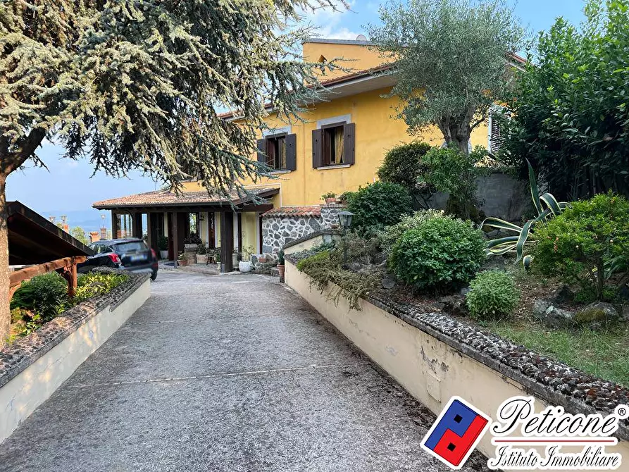 Immagine 1 di Villa in vendita  in Via Poggi a Marzano Appio
