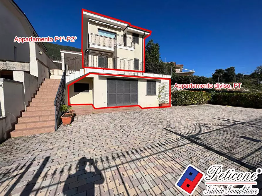 Immagine 1 di Villa in vendita  in Via Libero De Libero a Lenola