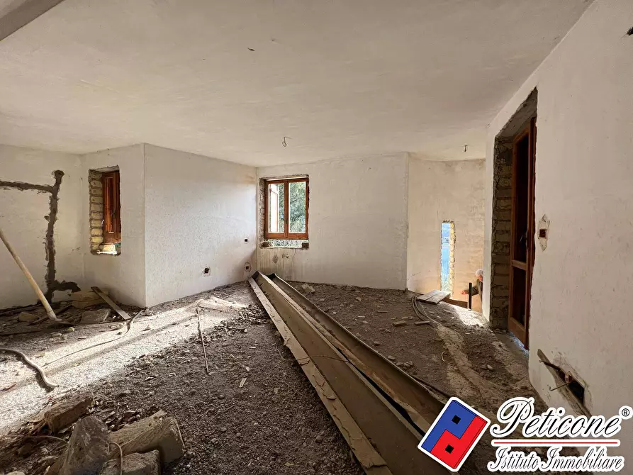 Immagine 5 di Villa in vendita  in Via Carduso a Lenola