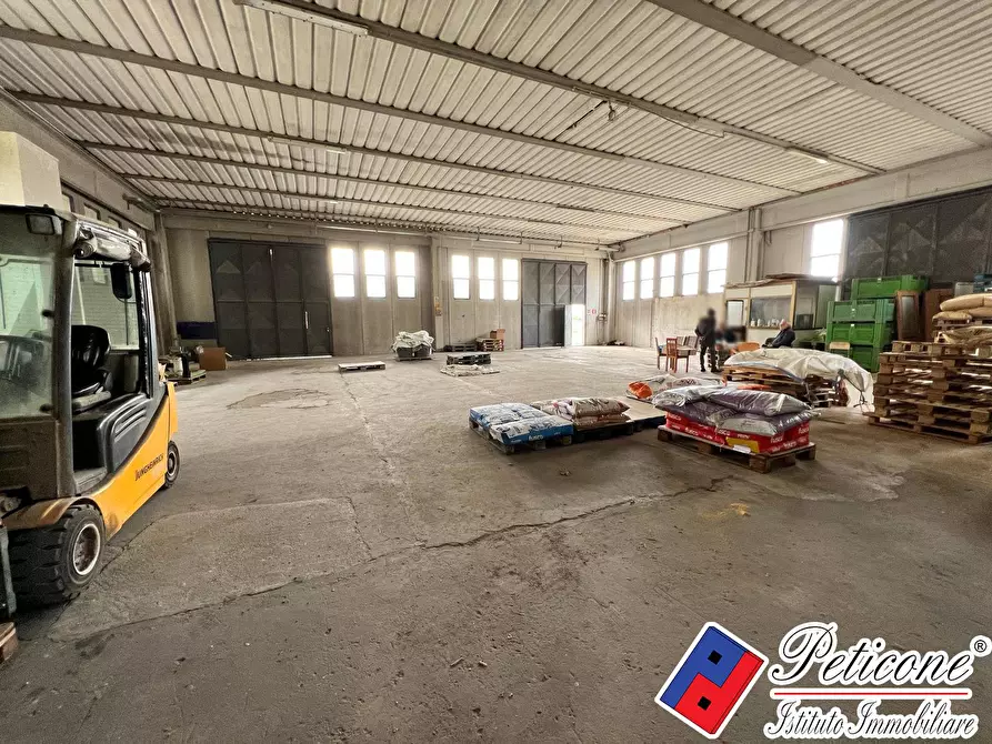 Immagine 3 di Locale commerciale in vendita  in Via Appia Monte San Biagio a Monte San Biagio