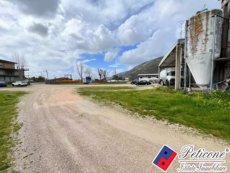 Immagine 9 di Locale commerciale in vendita  in Via Appia Monte San Biagio a Monte San Biagio