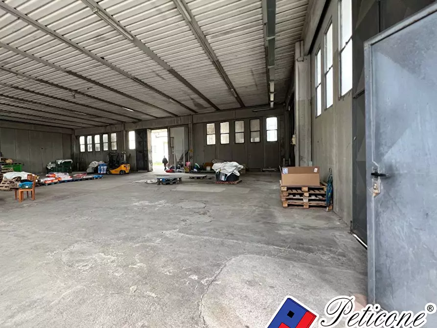 Immagine 7 di Locale commerciale in vendita  in Via Appia Monte San Biagio a Monte San Biagio