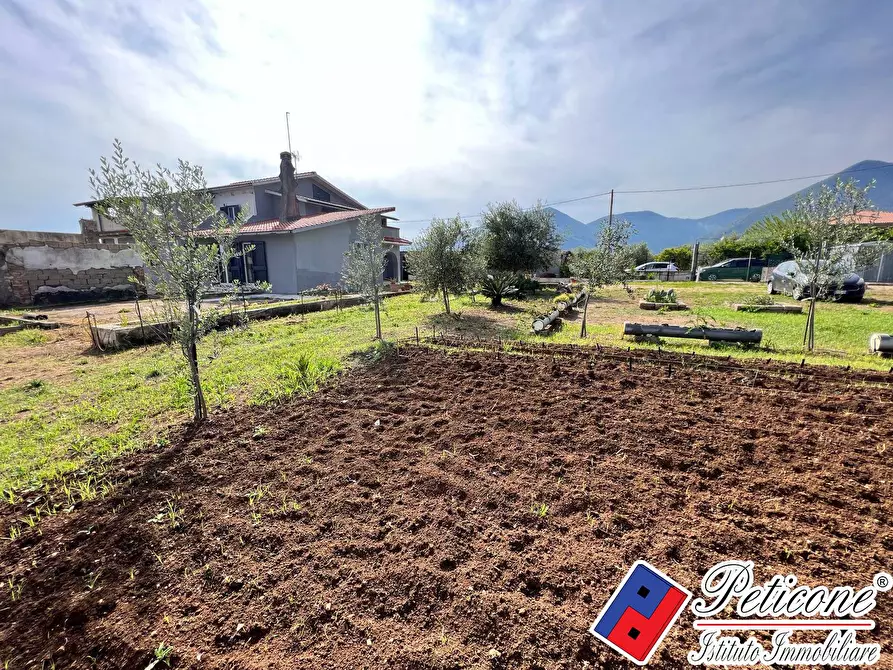 Immagine 2 di Villa in vendita  in Via Ponte Gagliardo a Fondi