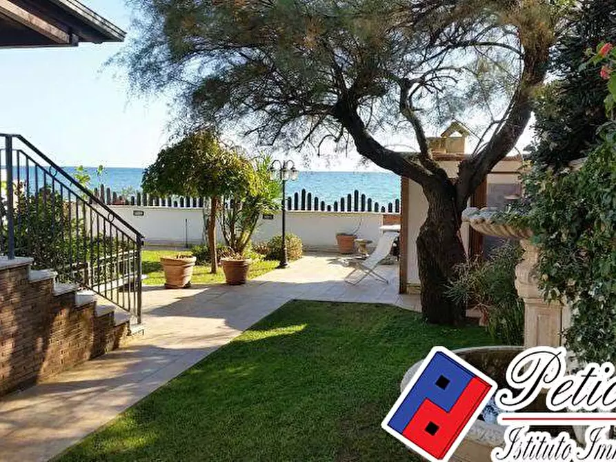 Immagine 19 di Villa in vendita  in Riva dei Gabbiani a Terracina