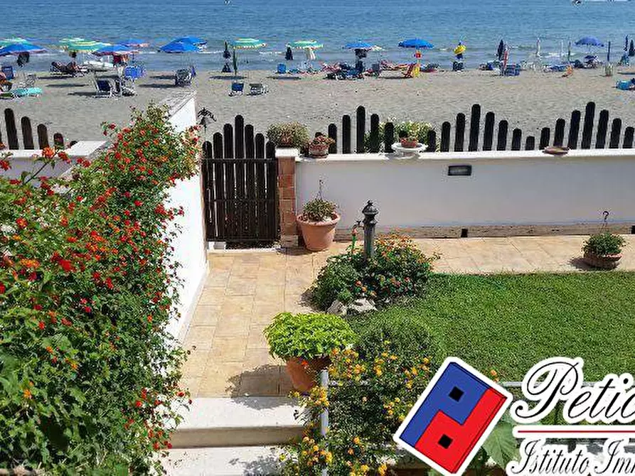 Immagine 25 di Villa in vendita  in Riva dei Gabbiani a Terracina
