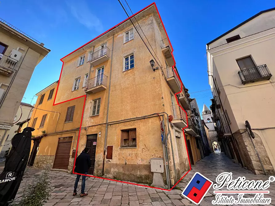 Immagine 1 di Casa indipendente in vendita  in PIAZZA DELLE BENEDETTINE a Fondi