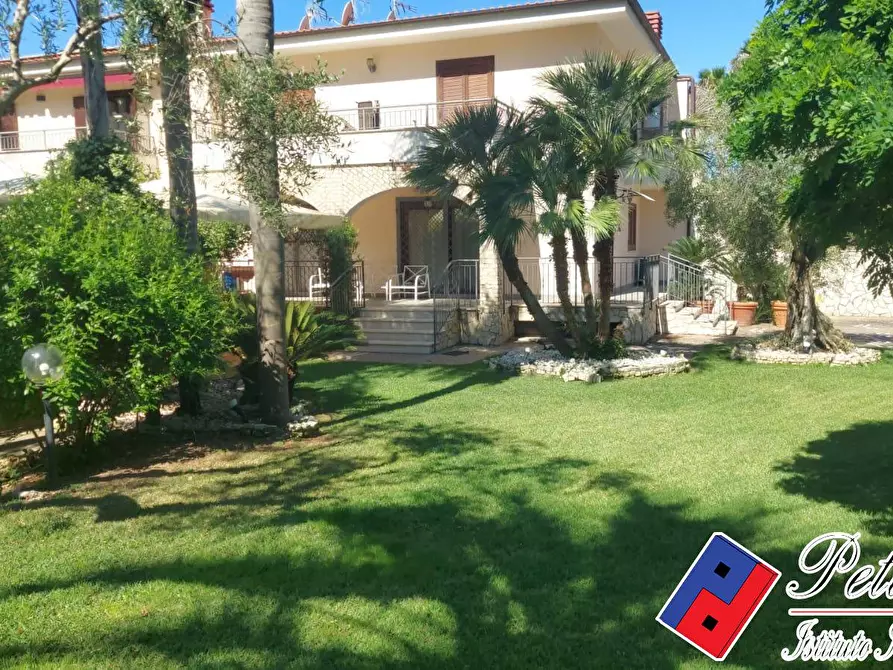 Immagine 1 di Villa in vendita  in Via Telemaco a Sperlonga