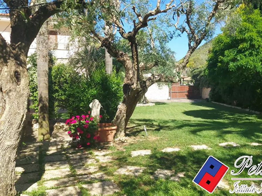 Immagine 2 di Villa in vendita  in Via Telemaco a Sperlonga