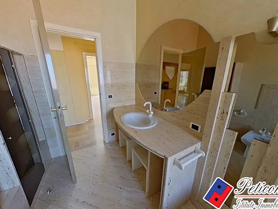 Immagine 7 di Appartamento in vendita  in Via Asti a Fondi