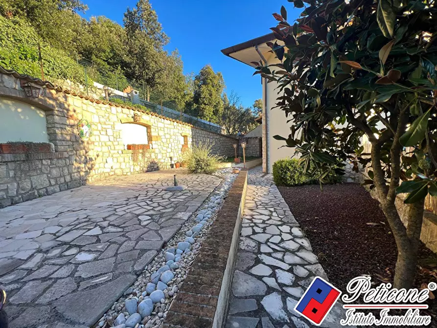 Immagine 3 di Appartamento in vendita  in Via Case sparse a Lenola