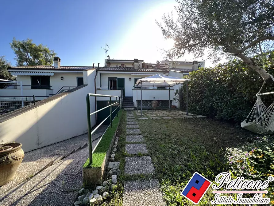 Immagine 9 di Villa in vendita  in Via della Poiana a Fondi