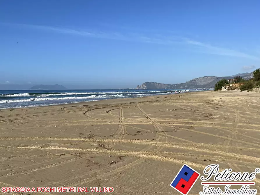 Immagine 13 di Villa in vendita  in Via della Poiana a Fondi