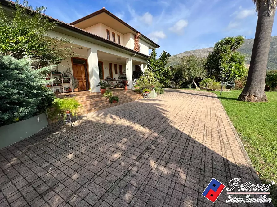 Immagine 3 di Villa in vendita  in Via Madonna degli Angeli a Fondi