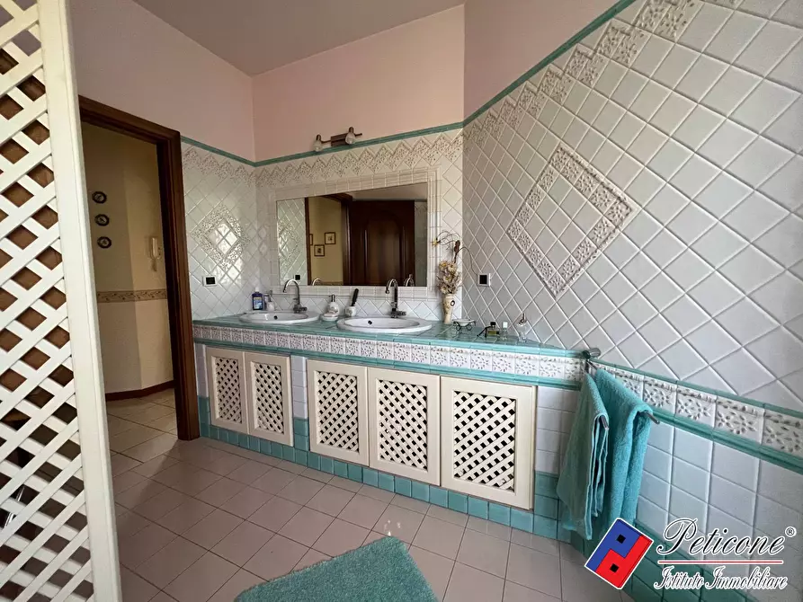 Immagine 18 di Villa in vendita  in Via Madonna degli Angeli a Fondi