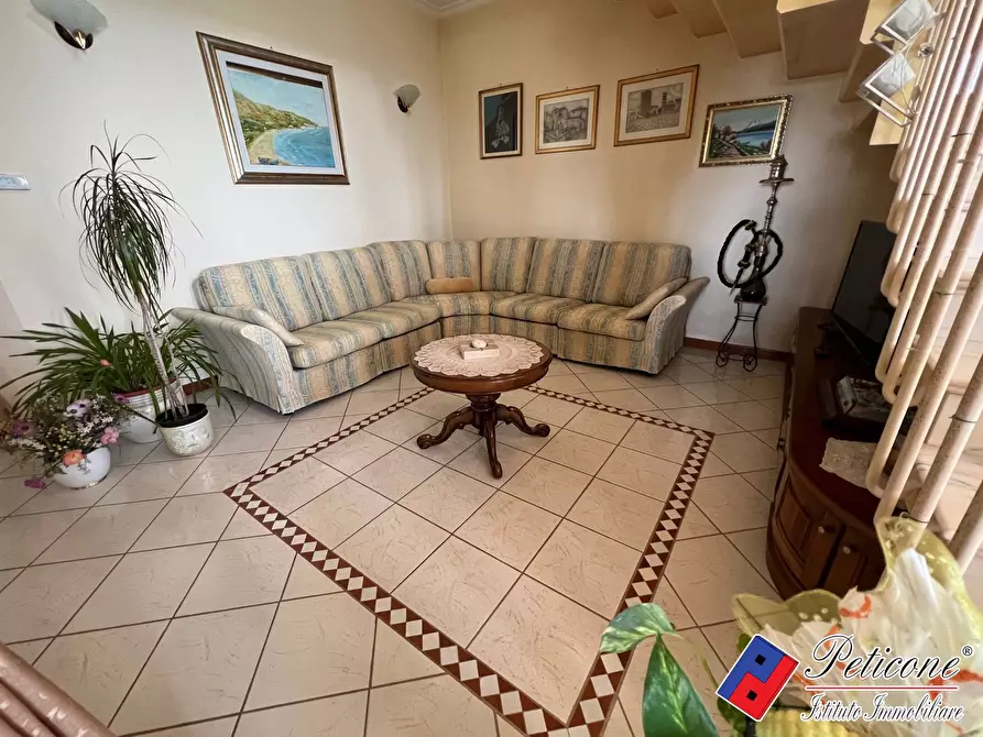 Immagine 12 di Villa in vendita  in Via Madonna degli Angeli a Fondi